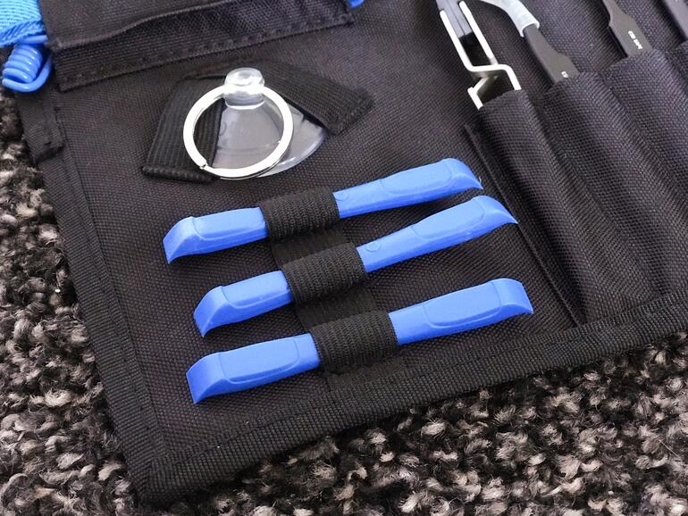 Ein kostspieliger Import aus den USA ist nicht nötig, dank iFixIt Europe ist das Werkzeug-Bundle auch unter eustore.ifixit.com mit Versand aus Deutschland erhältlich und auch via Amazon.de verfügbar