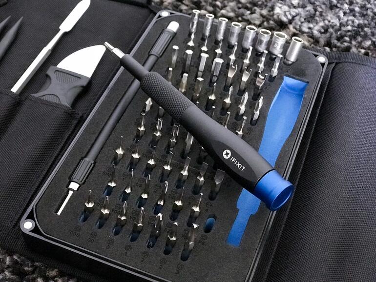 iPhone-Akku kaputt? Mit diesem Werkzeugsatz und einer Reparaturanleitung aus dem Internet ist der Tausch des Akkus auch für Laien machbar