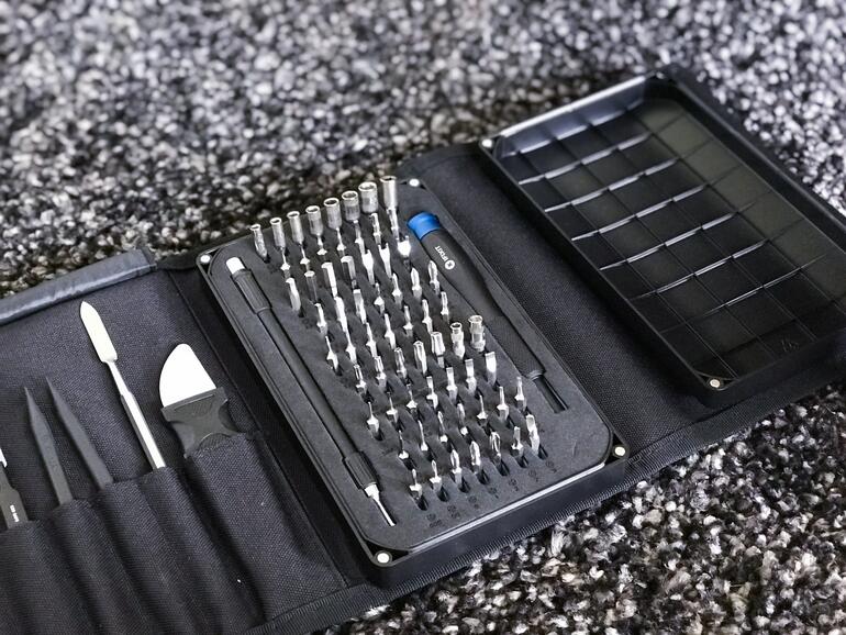 Ordnung ist das halbe Leben. Cleveres Detail: Der Deckel der Bit-Sammlung doppelt als Sortierschale