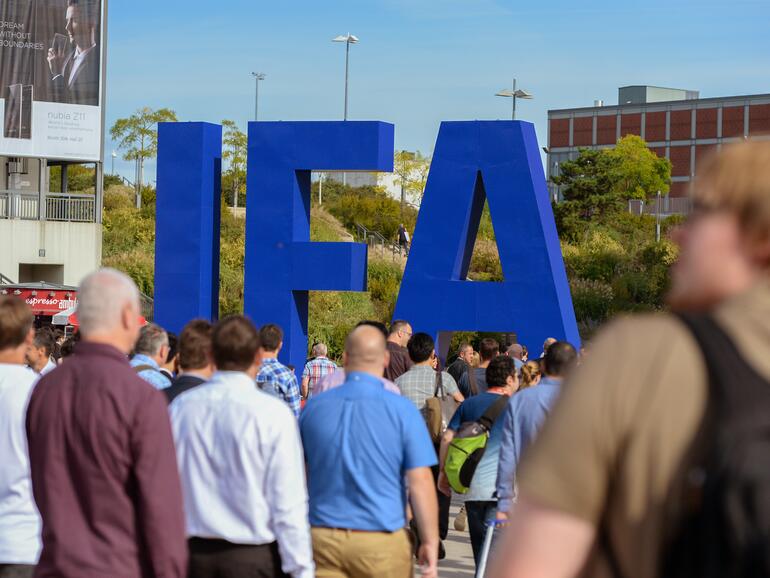 Es geht wieder los - Die Besucher strömen auf die Messe in Berlin.