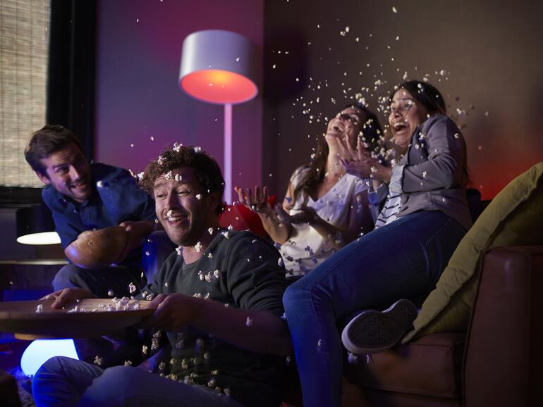 Mit Hue Entertainment passt sich die Lichtstimmung einem Film oder Spiel an.