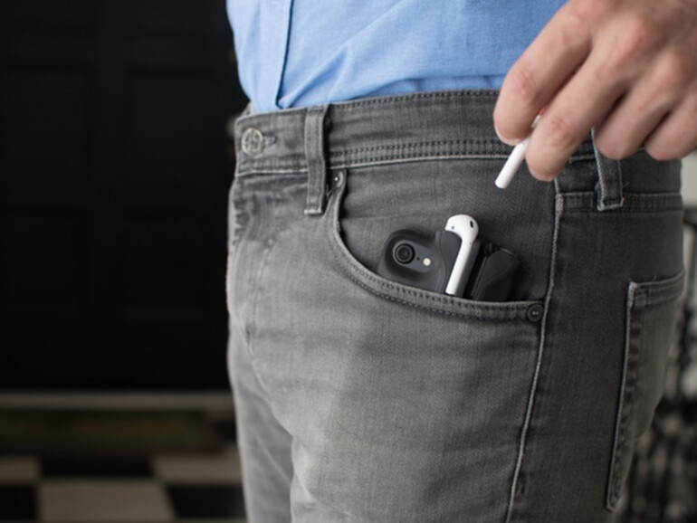 PodCase für iPhone und AirPods in der Hosentasche