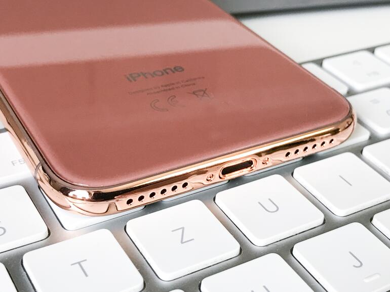 Auch wenn der Rand des Dummies eingefärbt ist, gilt dies wahrscheinlich nicht für das „echte“ iPhone X