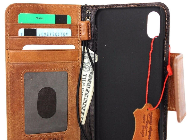 Schutzhülle aus Echtleder mit Kartenfächern