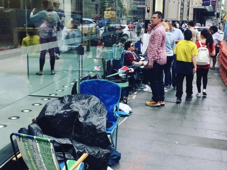 Die Schlange vor dem Apple Store in Sidney wird länger