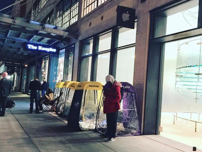 Organisiertes Warten in der West 14th Street in Manhattan