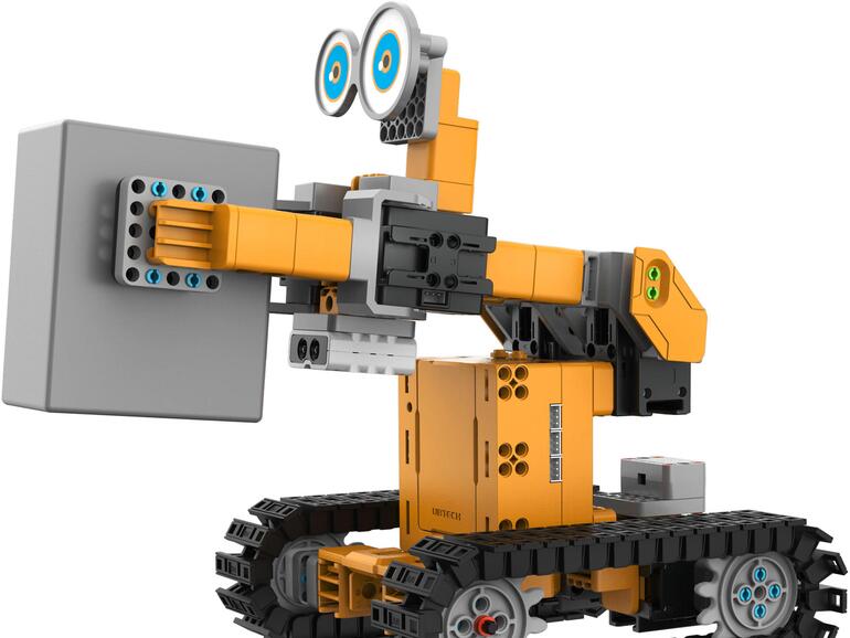 Tankbot sieht mit einem Infrarotsensor und nimmt Lasten auf, die der Roboter transportiert.