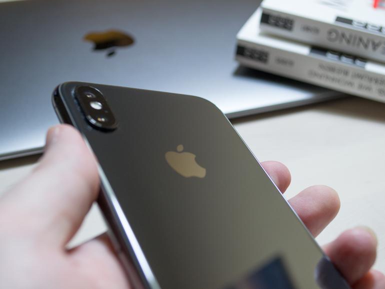 Überall Glas: Das iPhone X ist zwar hart im Nehmen, aber nicht unkaputtbar -
wer ganz auf Nummer sicher gehen will, sollte eine Versicherung abschließen