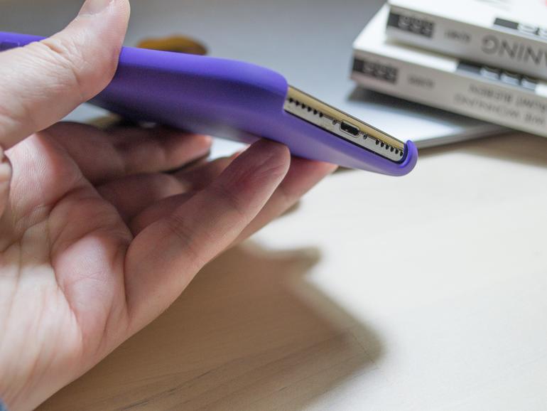 Viele Cases schützen den Bereich um die Anschlüsse nur unzureichend, selbst Apple bekleckert sich hier nicht mit Ruhm