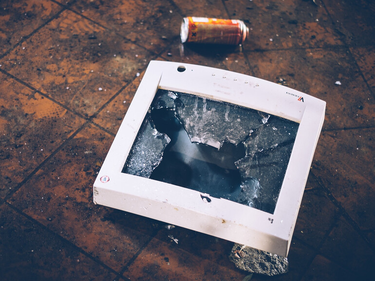 Einen alten Monitor wiederbeleben funktioniert, natürlich nur, wenn er nicht schon kaputt ist