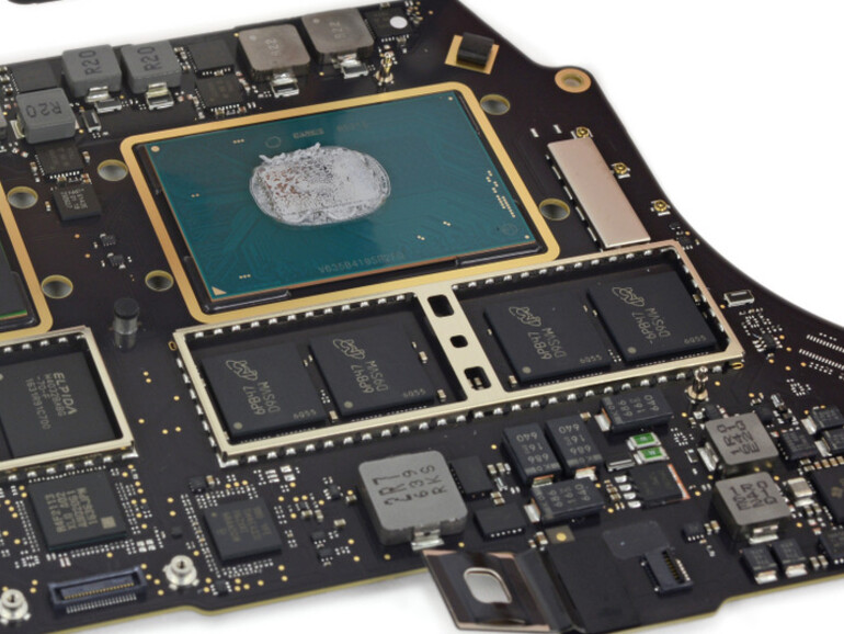 Innenleben des MacBook Pro 15 Zoll mit Touch Bar