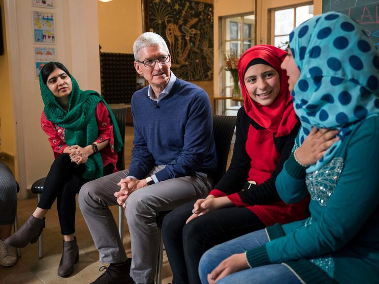 Tim Cook und Malala Yousafzai besuchen libanesische und syrische Studentinnen in Beirut