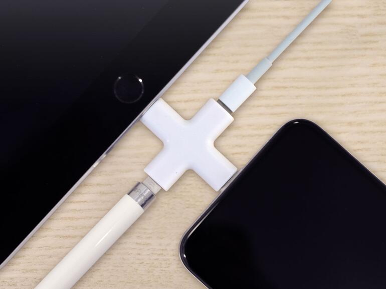 Ein Ladekabel anschließen, drei Geräte mit Strom versorgen - Die Idee klingt gut