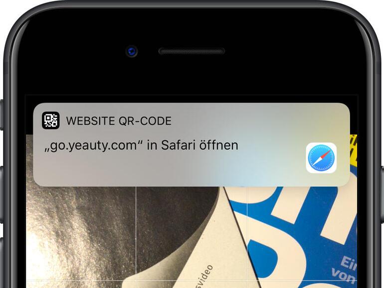 Die Kamera-App von iOS 11 erkennt QR-Codes im Vorschaubild und bietet an, deren Inhalt an die passende App weiterzuleiten.