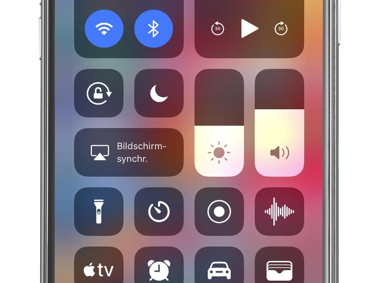 Für den Schnellzugriff auf wichtige und oft genutzte Funktionen des iPhone X bietet Apple das Kontrollzentrum an. Seit iOS 11 können Sie es weitgehend modifizieren.