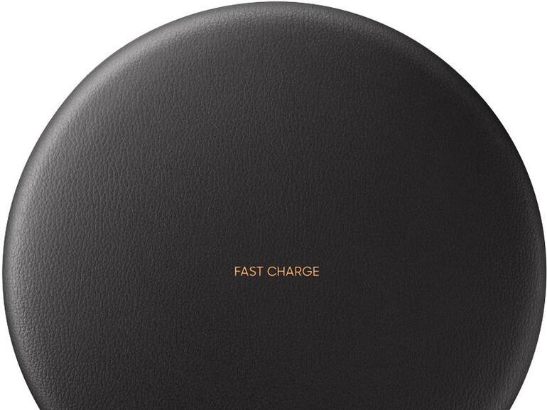 Ja, diese Ladeschale kommt von Samsung, ist als Convertible aber ungemein praktisch.