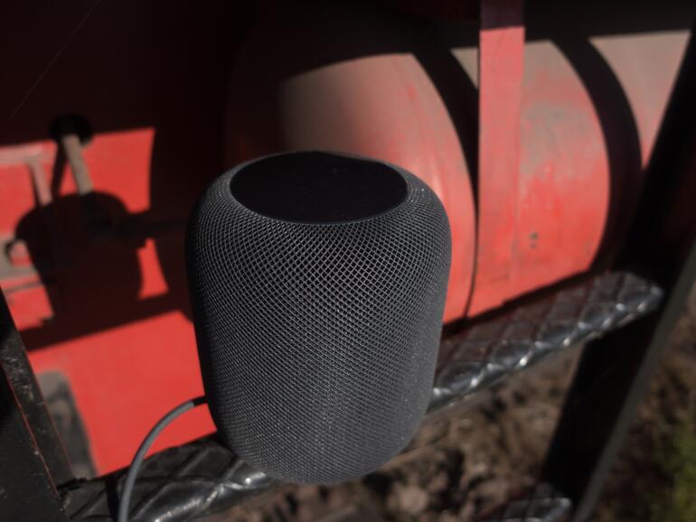 An der Kopfseite des HomePod befindet sich ein Touchpanel.