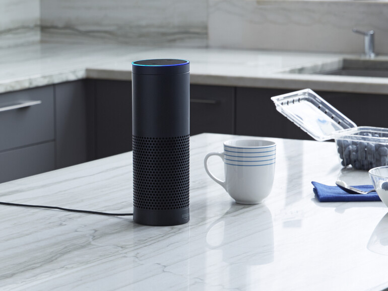 Amazon Echo der ersten Generation in der Küche