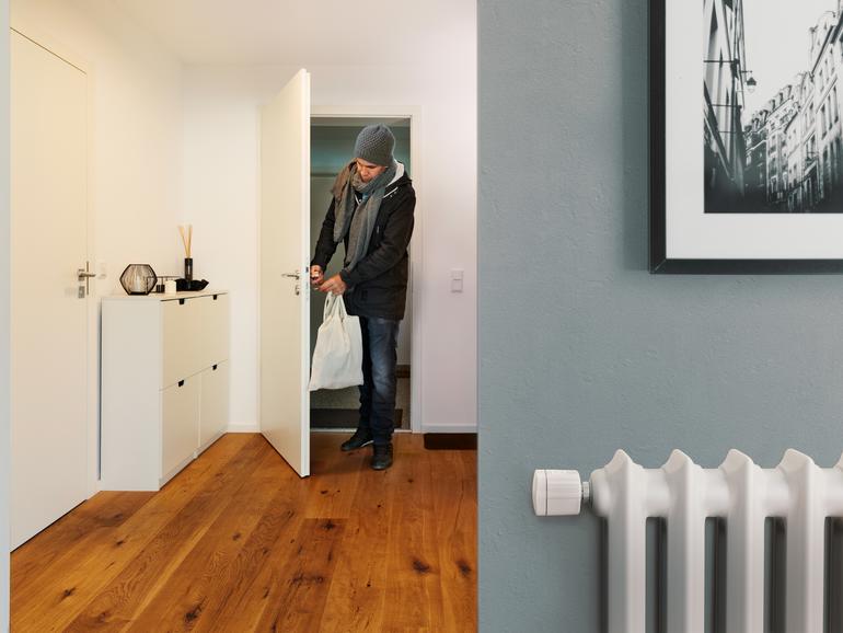 Dank beiliegender Adapter-Ringe lässt sich Eve Thermo an praktisch jedem Heizkörper schnell und unkompliziert installieren.