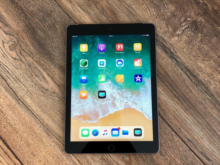 Das Display des iPad verliert klar gegen das des iPad Pro – aber eben nur im direkten Vergleich. Für sich genommen ist es großartig!