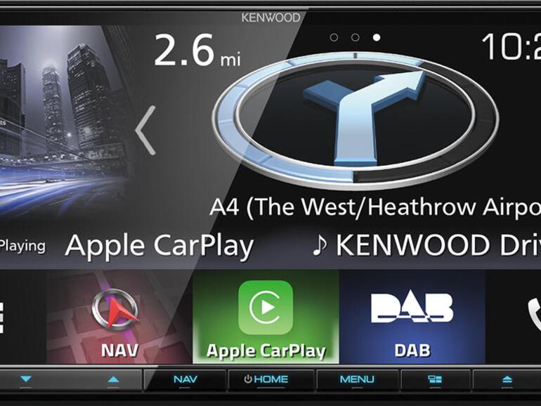 Kenwood DNX8170DABS: DAB+-Empfänger, CD-/DVD-Laufwerk, alternatives Garmin-Navigationssystem, 17,7-Zentimeter-Touchdisplay – klasse! Leider setzt die iPhone-Kopplung für CarPlay eine Kabelverbindung per USB voraus.