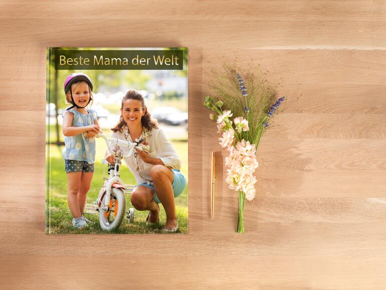Pixum-Fotobücher sind die ideale Geschenkidee zum Muttertag. Darin lassen 
sich die schönsten Fotos von Kindern und Enkelkindern prima verewigen.
