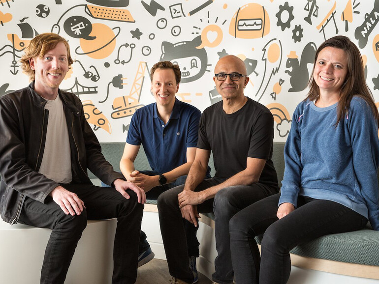 Sieht aus wie bei einer freundlichen Übernahme. Von links nach rechts: Chris Wanstrath (GitHub), Nat Friedman (bald Geschäftsführer von GitHub), Satya Nadella (CEO von Microsoft) und Amy Hood (Finanzvorstand von MS).