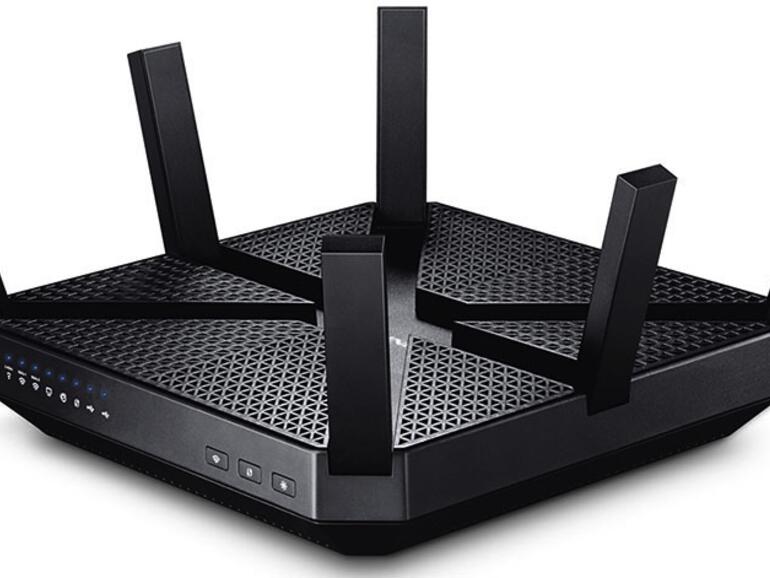 W-Lan-Router mit ausgeklappten Antennen