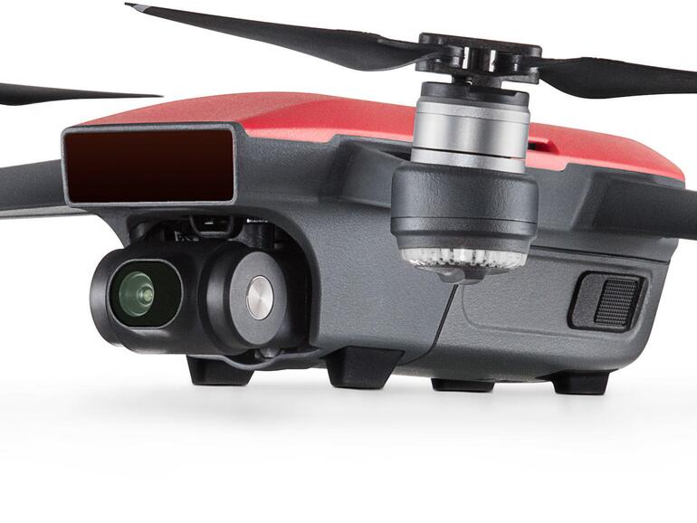 Klein, bunt, smart: Die Spark von DJI bietet für 500 Euro einen guten Start ins Fluggeschäft.