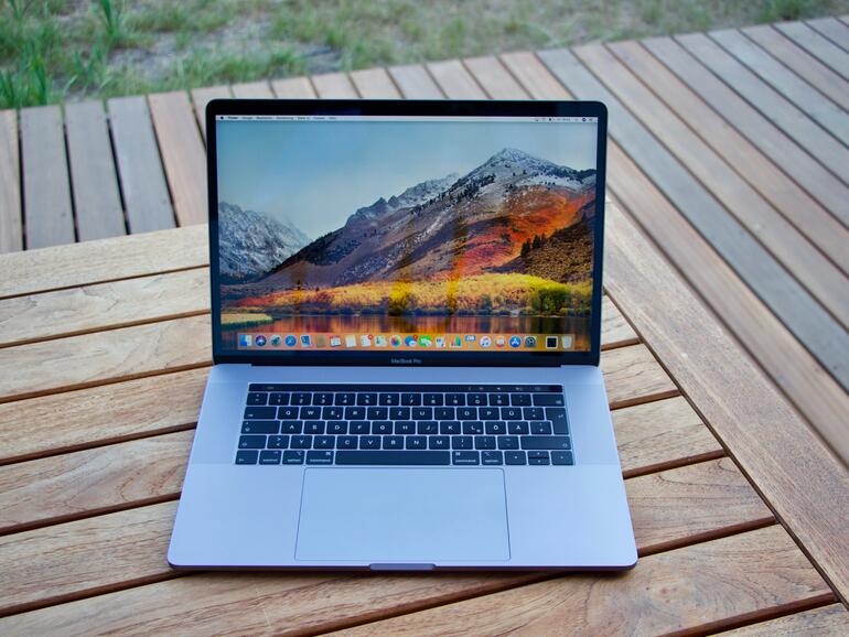 Die neueste MacBook-Pro-Generation wartet erstmals mit Prozessoren mit bis zu 6 Rechenkernen auf.