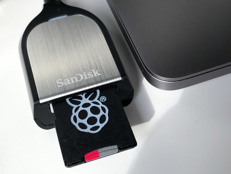 Sie benötigen einen Kartenleser, um die Micro-SD-Speicherkarte mit dem Betriebssystem und der sonstigen Software für den Raspberry Pi zu bespielen – und die gratis App Etcher.