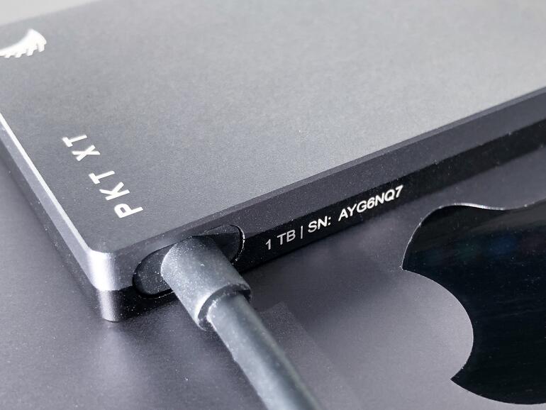 Die USB-C-Buchse der SSD2GO PKT XT ist im Gehäuse versenkt – das hat Vor- aber auch Nachteile.