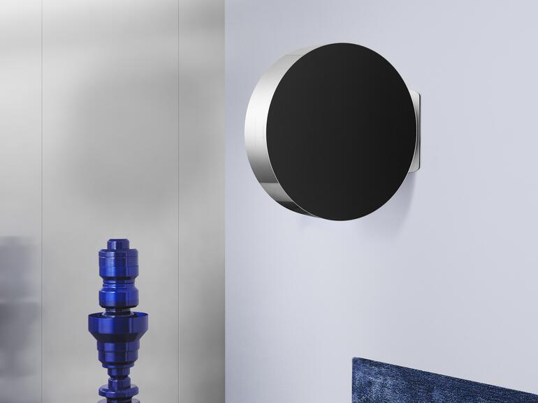 Beosound Edge an der Wand angebracht