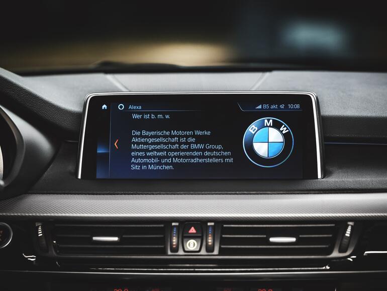 Alexa fügt sich in die Designsprache von BMW ein