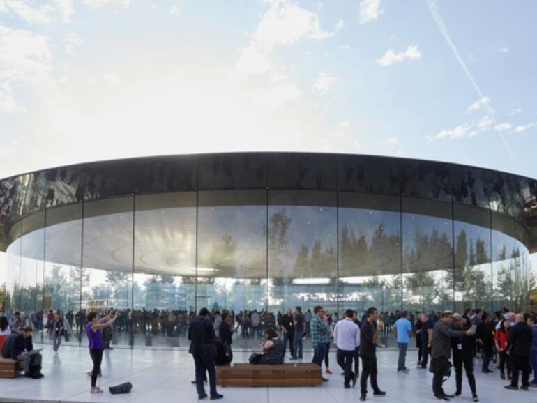 Steve Jobs Theater vor einem Event im September
