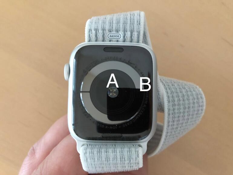 Innen liegt ein optischer Herzfrequenzmesser (A), die beiden umlaufenden Elektroden bilden den neuen elektrischen Herzsensor (B).