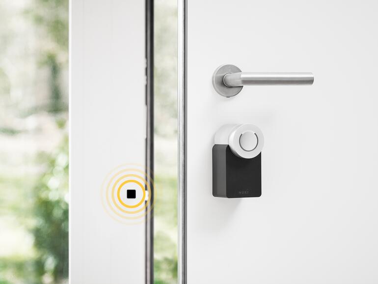 Nuki Smart Lock 2.0: Neu ist unter anderem der Türsensor, der erkennt, ob die Tür offen oder geschlossen ist.