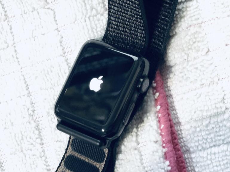 Fusselfreies Tuch zum Reinigen der Apple Watch nutzen