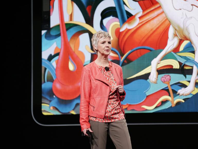 Shaan Pruden erklärt den versammelten Journalisten, was in dem neuen iPad Pro steckt.