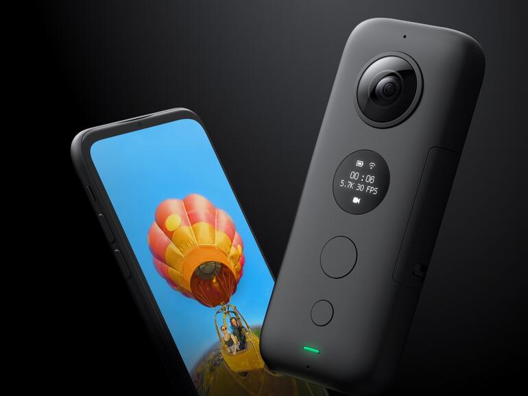 Alles an Bord: Die Insta360 One X besitzt ein Display - sowie zwei Knöpfe, über die sich Aufnahmen starten und alle entsprechenden Einstellungen vornehmen lassen. 