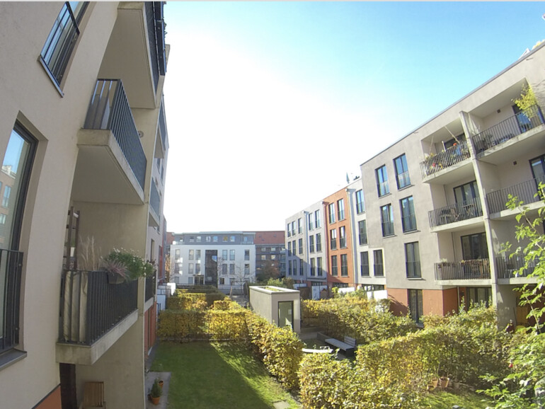 Fotoqualität im Vergleich: Unbearbeitete Aufnahmen der GoPro Hero 7 Black (links), Insta360 One X ohne HDR (Mitte) und Insta360 One X mit HDR (rechts).