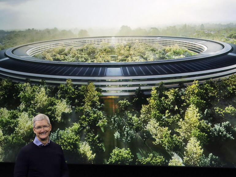 Apple-CEO Tim Cook will sein Unternehmen zum Vorreiter in Sachen Ökologie machen – der Apple Campus etwa gewinnt allen Strom aus Solaranlagen.