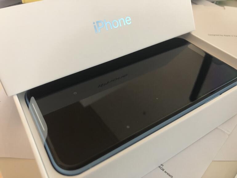 Reichen kleine Staubkörner unter der Folie für einen Umtausch?