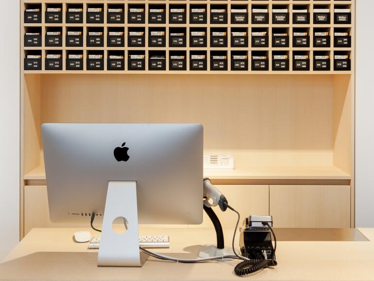 Wer sich seine Brille direkt im Yun-Store in Berlin aussucht, kann sie nach 30 Minuten fertig angepasst mitnehmen.