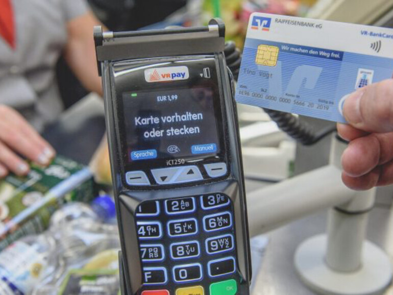 Funkchips in Giro- und Kreditkarten