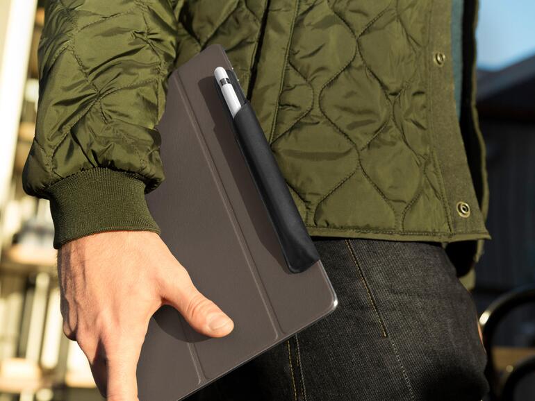 Das Etui Pencilsnap von Twelve South wird ebenfalls magnetisch angedockt.