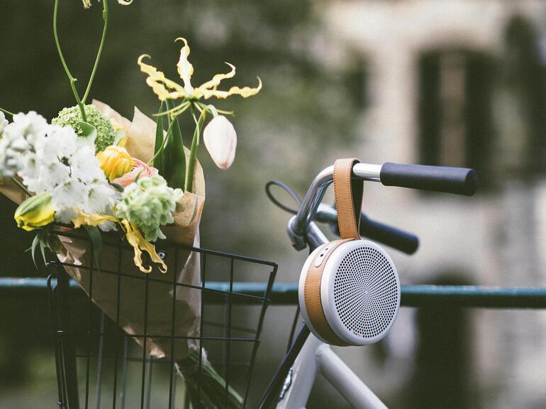 Tivolis Andiamo Bluetooth Lautsprecher eignet sich nicht nur, aber vor allem für Einsätze im Freien.