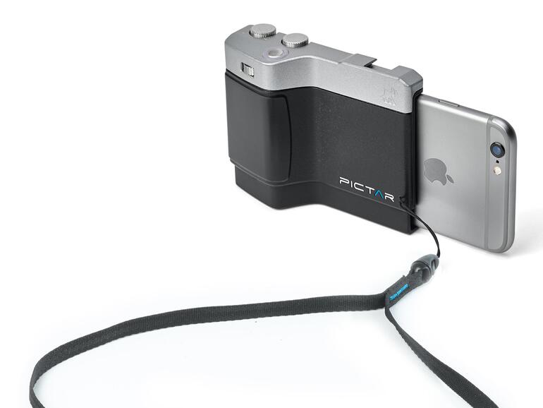 Das Pictar Case macht Schluss mit der umständlichen Handhabung beim Fotografieren mit dem iPhone.
