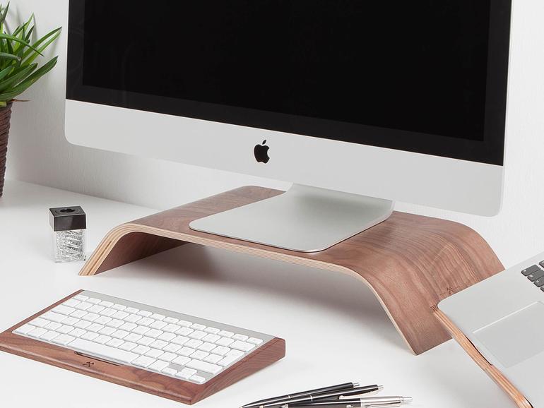 Mit den nur aus Holz gefertigten Produkten von Woodcessories halten Sie Ordnung auf Ihrem Schreibtisch.