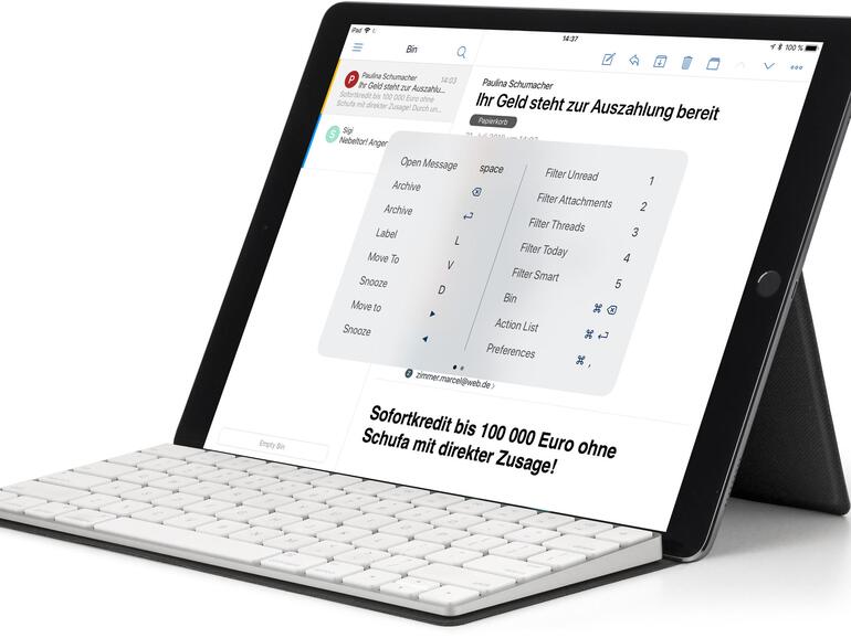 Das Canopy von Studio Neat schützt die Apple-Tastatur und dient zudem als iPad-Ständer.